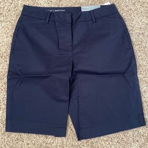 Talbots Perfect Short Size 10 Navy New